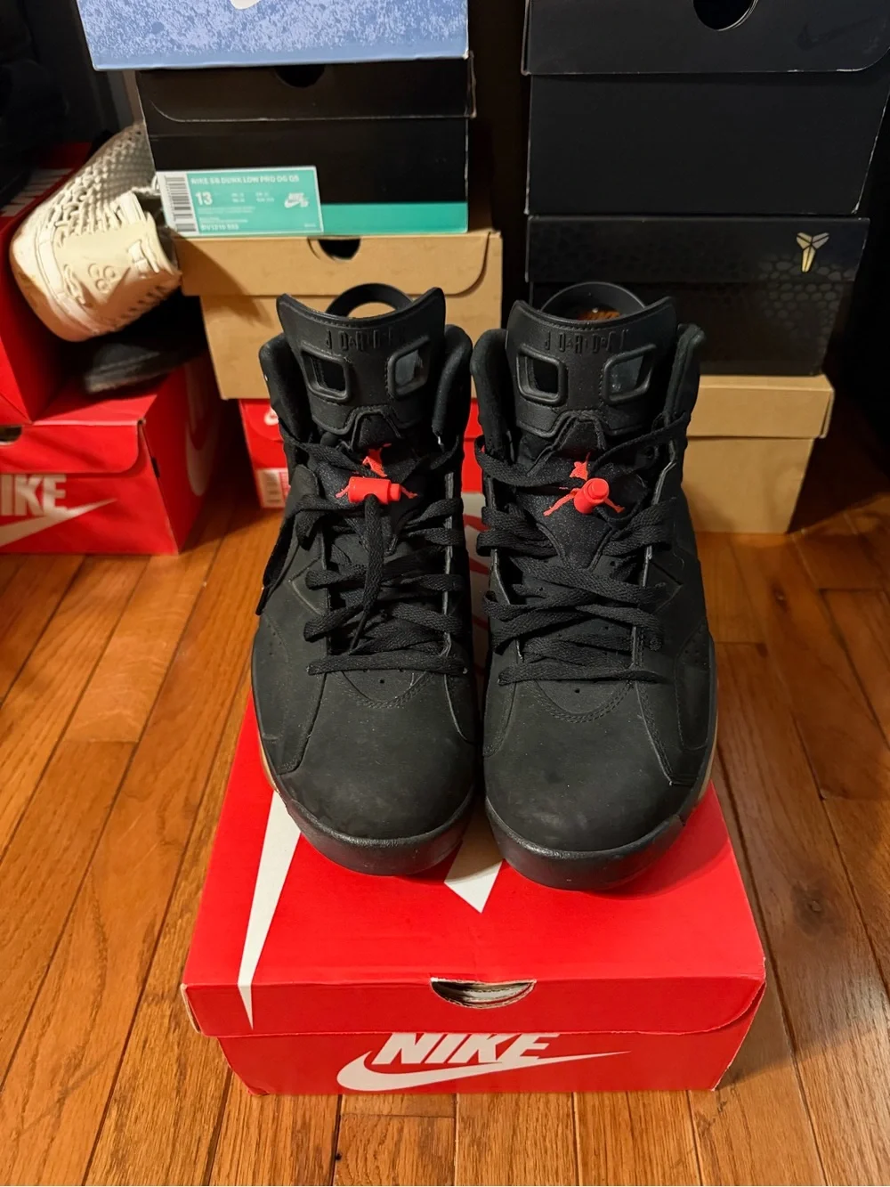 Jordan Men's Black with Red Accent High-Top Athletic Sneakers Jordan Retro 6